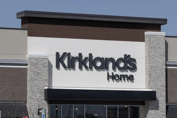 Noblesville Circa Marzo 2023 Kirkland Strip Mall Location Kirkland Vende — Foto de Stock