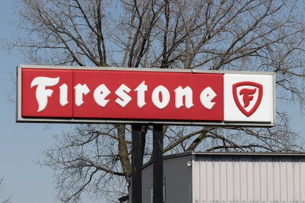 Fishers Sekitar Bulan Maret 2023 Firestone Tire Sign Firestone Adalah Stok Foto