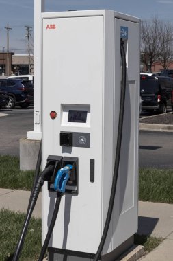 Avon - Nisan 2023: ABB Elektrik Araç Şarj Cihazı CHAdeMO ve CCS bağlantıları kapasiteli. ABB toplam EV şarj çözümleri sunuyor.