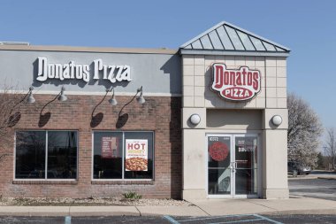 Avon - Nisan 2023: Donatos Pizza Restoranı. Donatos 'un özel bayiliği vardır..