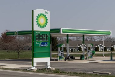 Logansport - Nisan 2023: BP Perakende Benzin İstasyonu. BP ve British Petroleum, merkezi Londra 'da bulunan küresel bir İngiliz petrol ve gaz şirketi..