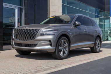 Lafayette - Takriben Nisan 2023: Kullanılmış Genesis GV80 Lüks SUV sergisi. Genesis GV80 'e turbo 2.5 litre, 3,5 litre veya 3,0 litre dizel motor sunar..