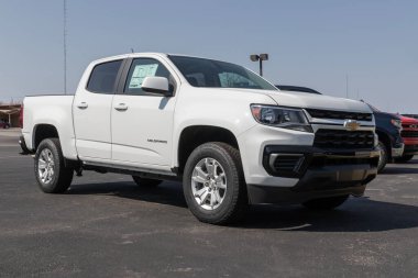 Logansport - 2023 yılı Nisan ayı civarında Chevrolet Colorado pikap sergisi. Chevy Colorado 'ya LS, ZR2, Z71 ve LT modelleri sunar..