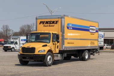Logansport - Nisan 2023: Penske Truck Kiralama Konumu. Penske kamyon kiralıyor, yarış takımları ve oto galerileri var..