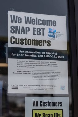 Peru - Nisan 2023: SNAP EBT müşterilerinin imzasına hoş geldiniz. SNAP ve Gıda Pulları, dezavantajlı ailelere yardım etmek için beslenme yardımları sağlıyor.