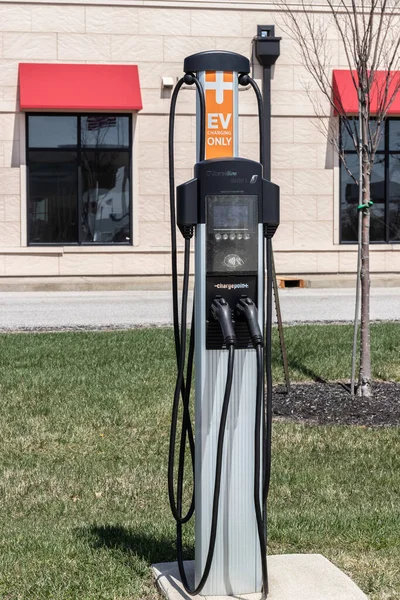 Lafayette 2023 Április Chargepoint Töltőállomás Chargepoint Plug Járműállomások Üzleti Parkolókban — Stock Fotó