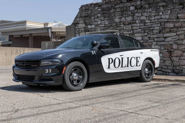 Logansport Circa 4月2023 保護とサービスという言葉で警察の車 警察は管轄の法律を執行する義務があります — ストック写真