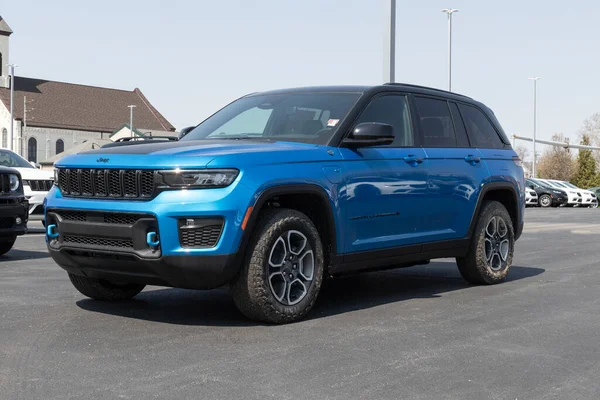 stock image Logansport - Circa April 2023: Jeep Grand Cherokee display at a dealership. Jeep offers the Grand Cherokee in Laredo, Limited, and Trailhawk models.