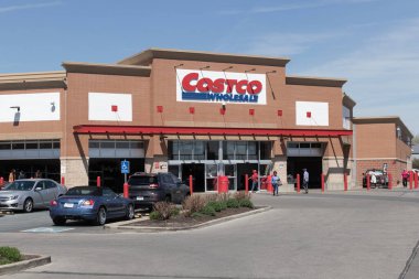 Indianapolis - 2023 yılı Nisan ayı civarı toptan satış yeri. Costco toptancısı multi milyar dolarlık bir üyelik perakendecisi..