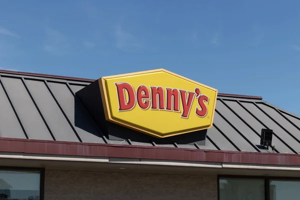 Indianapolis Circa April 2023 Denny Snelle Casual Restaurant Diner Dennys — Stockfoto