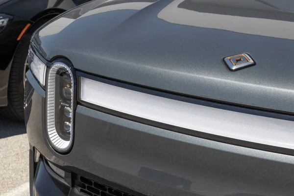 Indianapolis Circa Kwiecień 2023 Rivian R1S Wyświetlacz Pojazdu Elektrycznego Salonie — Zdjęcie stockowe