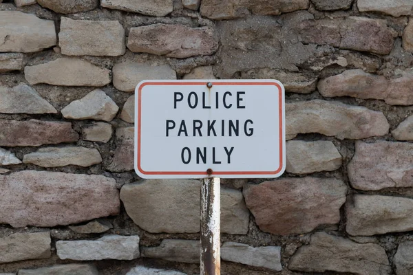 Parking Policyjny Podpis Tylko Posterunku Policji Policja Obowiązek Egzekwować Prawo — Zdjęcie stockowe