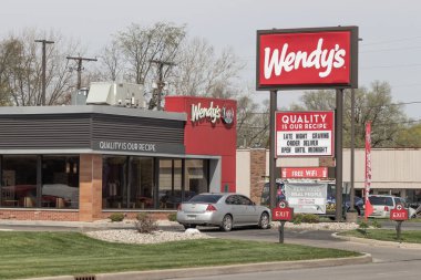Nisan 2023: Wendy 'nin fast food restoranı. Wendys, Frosty Dairy Tatlısı ve kare hamburgerleriyle ünlüdür..