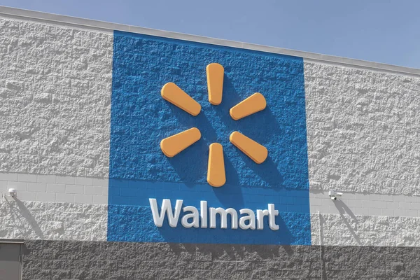 Marion Circa April 2023 Walmart Discount Retailer Walmart Offers Goods — Stock Photo, Image