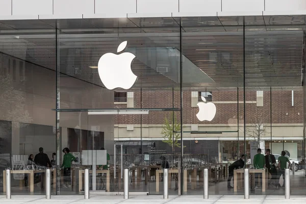 Chicago Circa Abril 2023 Apple Store Genius Bar Apple Vende — Fotografia de Stock