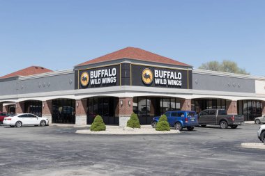 Varşova - Mayıs 2023: Buffalo Vahşi Kanatlar Restoranı. Bizon Vahşi Kanatları, bizon kanatları ve sosları konusunda uzmandır..