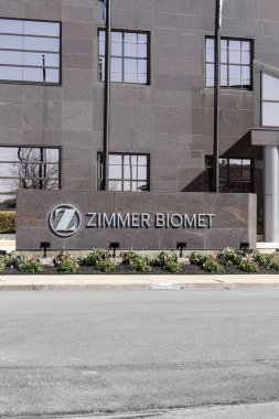 Varşova - Mayıs 2023: Zimmer Biomet karargahı. Zimmer Biomet yapay kemik eklemleri ve diş protezleri üretir..