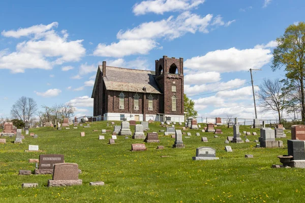 Claypool Circa 2023年5月 喜庆山教堂和墓地 中世纪的时候 共济会成员被葬在教堂外面的墓地里 — 图库照片