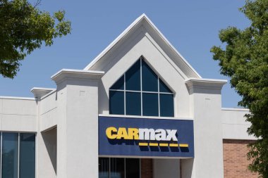 Indianapolis - Mayıs 2023: CarMax Oto galerisi. CarMax, ABD 'deki en büyük ikinci el ve ikinci el araba satıcısıdır..