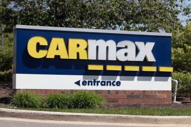 Indianapolis - Mayıs 2023: CarMax Oto galerisi. CarMax, ABD 'deki en büyük ikinci el ve ikinci el araba satıcısıdır..