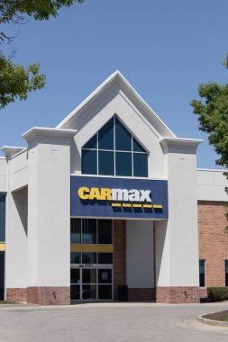 Indianapolis - Mayıs 2023: CarMax Oto galerisi. CarMax, ABD 'deki en büyük ikinci el ve ikinci el araba satıcısıdır..