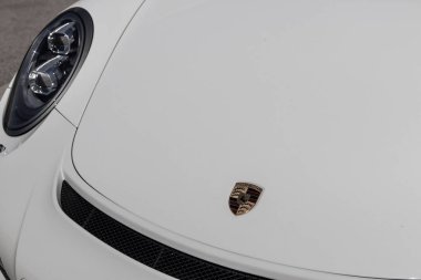 Indianapolis - Mayıs 2023: Porsche 911 GT3 bir galeride sergileniyor. Porsche 911 GT3 'ü 3.8 litrelik düz-6 motorlu sunuyor..