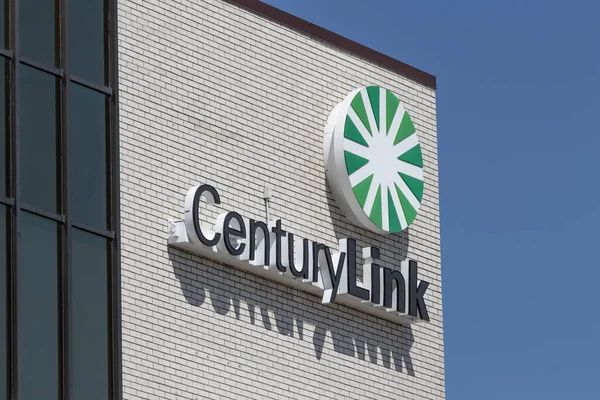 Varşova - Mayıs 2023: CenturyLink merkez ofisi. CenturyLink, telefon, internet ve IP hizmetleri sunar ve Lumen Teknolojileri 'nin bir alt kuruluşudur..