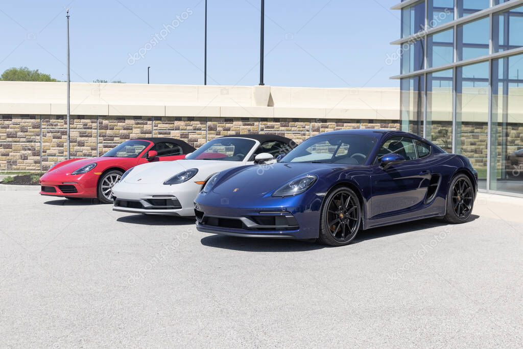 Indianápolis Circa mayo 2023 Porsche sports car and SUV dealership