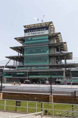 Indianapolis - Mayıs 2023: Indianapolis Motor Yarış Pisti 'nde IMS Pagoda. Pagoda, IMS ve motor sporlarında en çok tanınan yapılardan biridir..