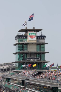 Indianapolis - Mayıs 2023: Indianapolis Motor Speedway 'de Indy 500 uygulama oturumları, IMS Pagoda dahil. IMS dünyanın yarış başkentidir..