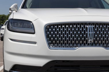 Balıkçılar - Mayıs 2023: Lincoln Nautilus SUV bir galeride sergileniyor. Lincoln Standard, Reserve ve Black Label modelleri Nautilus sunar.