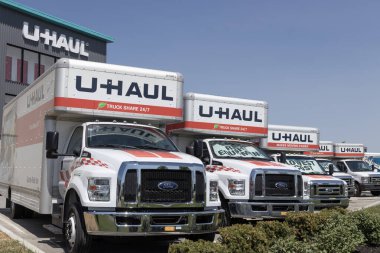 NoBlesville - Mayıs 2023: U-Haul Nakliye Aracı Kiralama Konumu. U-Haul taşınma ve depolama çözümleri sunuyor.