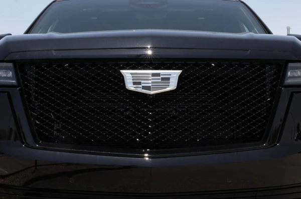 Rybáři Circa Květen 2023 Cadillac Escalade Displej Prodejně Cadillac Nabízí — Stock fotografie