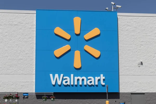 Noblesville Circa Mayo 2023 Walmart Retailer Descuento Walmart Ofrece Productos — Foto de Stock