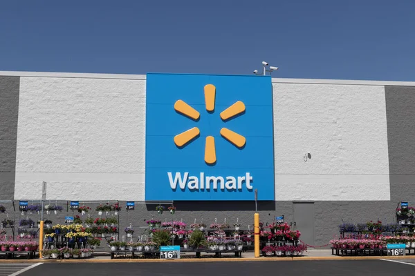 Noblesville Sekitar Mei 2023 Toko Diskon Walmart Walmart Menawarkan Barang — Stok Foto