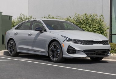 Avon - Haziran 2023: Kia K5 GT-Line bir bayilikte sergilenmektedir. Kia K5 'i LX, LXS, EX ve GT modellerinde sunar..