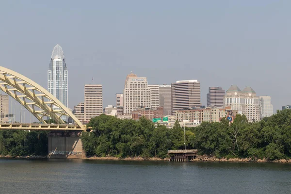 Cincinnati Juni 2023 Cincinnati Sentrum Skyline Inkludert Great American Tower – stockfoto