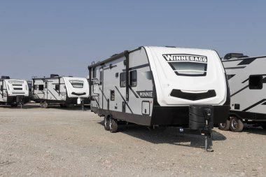 Bunker Hill, 8 Nisan 2023, Winnebago Minnie Fifth Wheel karavanı. Winnebago karavan, 5. Tekerlekli karavan ve karavan üretiyor..
