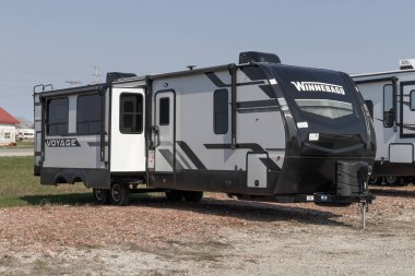 Bunker Hill - 8 Nisan 2023 Winnebago Beşinci Tekerlek Karavanı. Winnebago karavan, 5. Tekerlekli karavan ve karavan üretiyor..