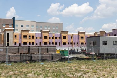 Indianapolis - 24 Haziran 2023: Yeni bir otel inşaatı. İnsanlar ülkeyi gezmekten zevk alırken, otel inşaatı hızla artıyor..