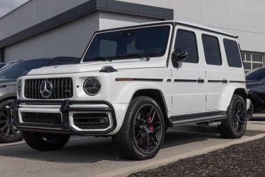 Indianapolis - 4 Temmuz 2023 Mercedes-AMG-Sınıf 63 SUV bir galeride sergileniyor. Mercedes AMG G-Sınıfı 63 'e 4.0 litre benzin veriyor..