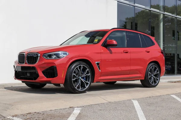 Indianapolis - 4 Temmuz 2023: BMW X3 SUV bir galeride sergileniyor. BMW X3 'ü M40i, sDrive30i veya xDrive40i modellerinde sunar.