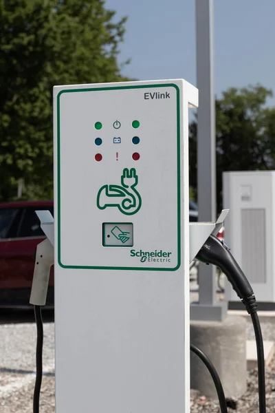 Indianápolis Julio 2023 Schneider Electric Evlink Fast Charge Electric Vehicle — Foto de Stock