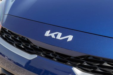 Muncie - 10 Temmuz 2023 Kia Forte sergisi bir galeride kullanıldı. Arz sorunlarıyla, Kia talebi karşılamak için kontörlü araba alıp satıyor..