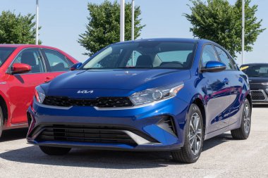 Muncie - 10 Temmuz 2023 Kia Forte sergisi bir galeride kullanıldı. Arz sorunlarıyla, Kia talebi karşılamak için kontörlü araba alıp satıyor..