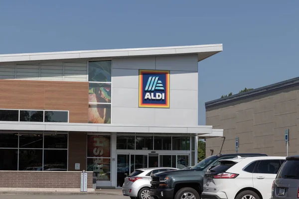 Κόκκινο Ιουλίου 2023 Aldi Discount Supermarket Aldi Πωλεί Μια Σειρά — Φωτογραφία Αρχείου