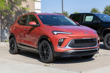 Carmel - 30 Temmuz 2023: Buick Encore SUV sergisi. Buick, Amazon Alexa, Apple Carplay ve Android Auto 'yla birlikte tekrarı sunar..
