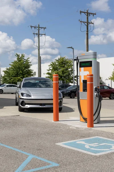 Avon July 2023 Chargepoint Electric Vehicle Charging Station Chargepoint Plug — Stock Photo, Image