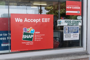 Indianapolis - 1 Ağustos 2023: SNAP ve EBT imzası kabul edildi. SNAP ve Gıda Pulları, dezavantajlı ailelerin bütçelerine yardımcı olmak için yardım sağlıyor.