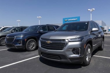 Indianapolis - 16 Ağustos 2023 Chevrolet Traverse bir galeride sergileniyor. Chevy, LS, LT, RS, Premier ve High Country modellerinde Traverse sunmaktadır..